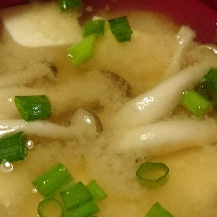 豆腐としめじの味噌汁いりこ風味